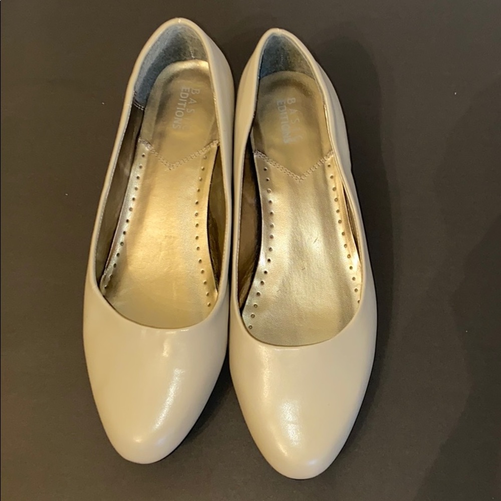 Ivory Basic edition shoes 8w